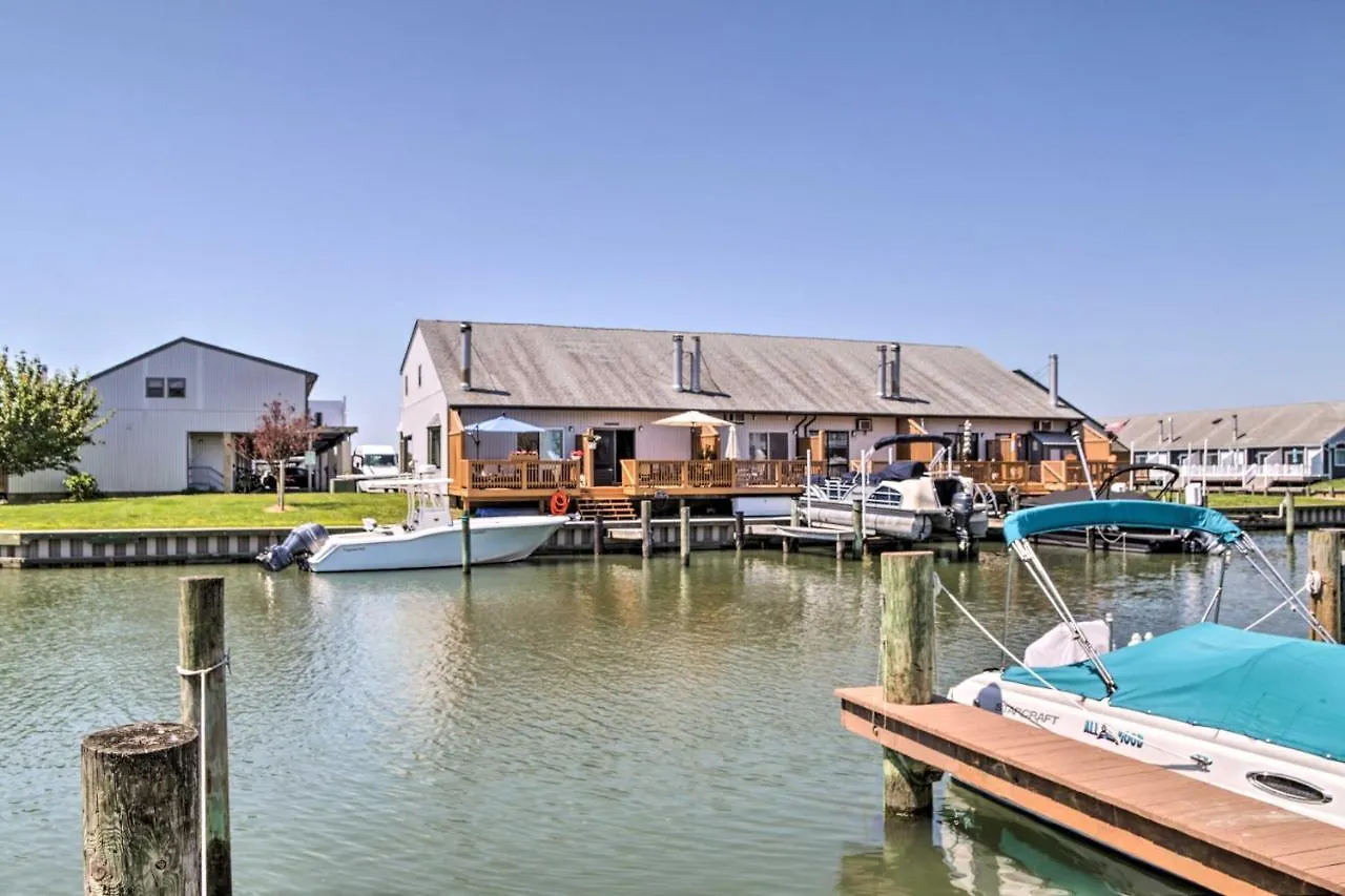 Appartement Airy Ocean City Condo On Canal Front With Deck!