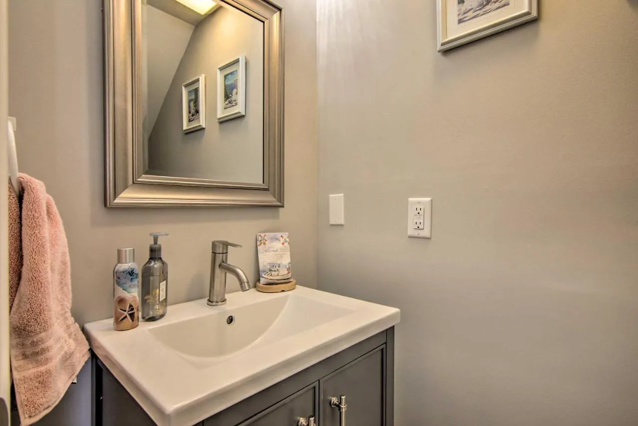 Airy Ocean City Condo On Canal Front With Deck!