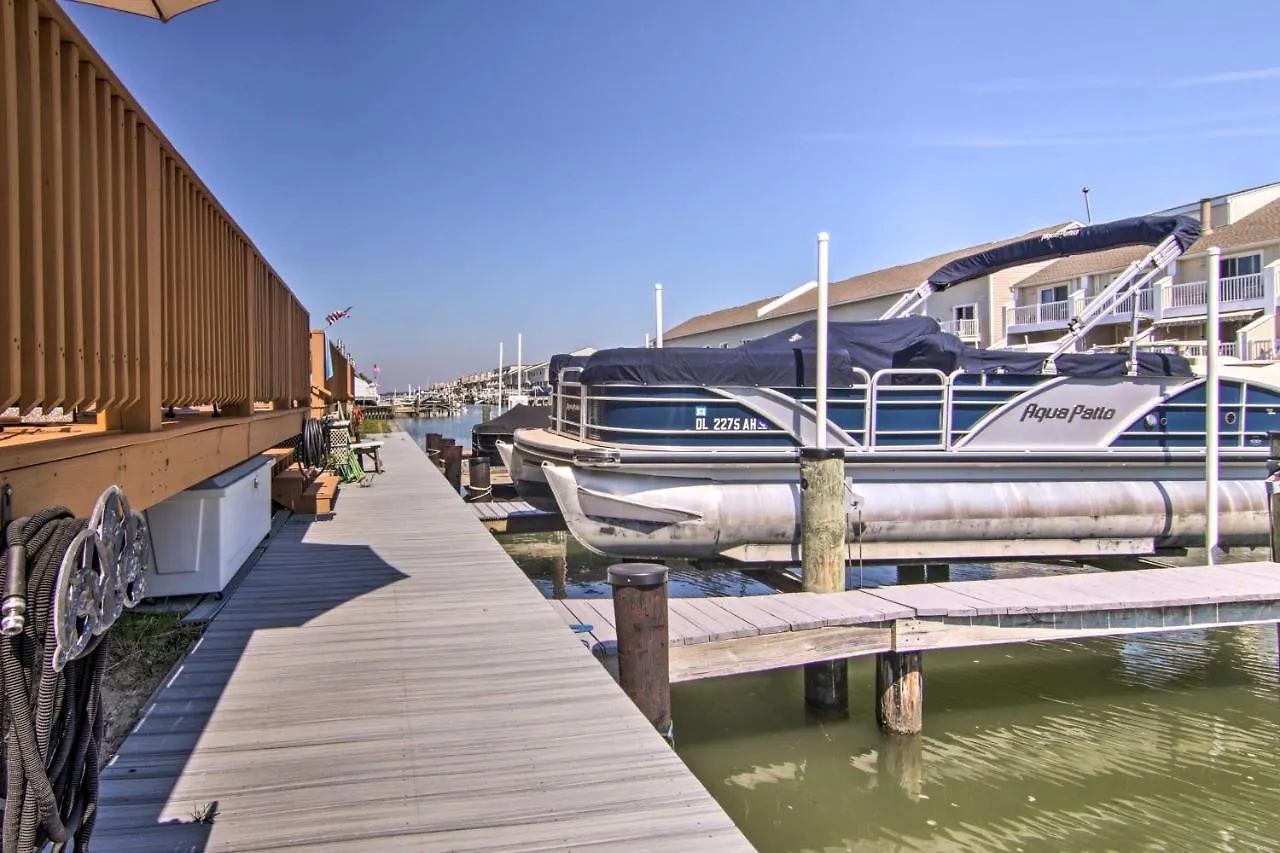 Airy Ocean City Condo On Canal Front With Deck! 0*,  États-Unis